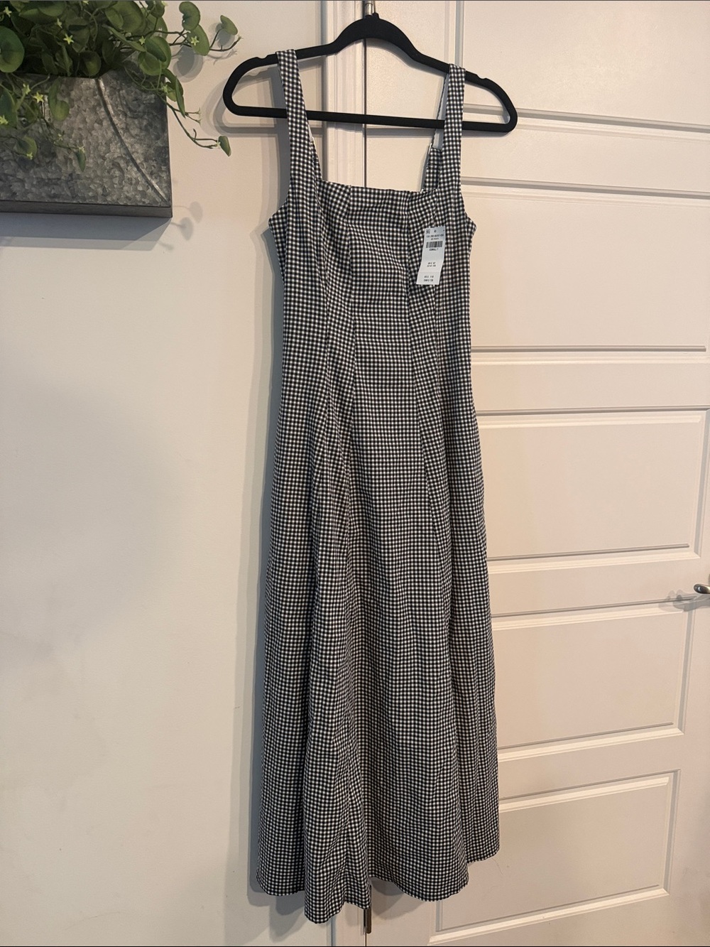Abercrombie and Fitch. NWT Classic Black & White Gingham A-Line Midi Dress